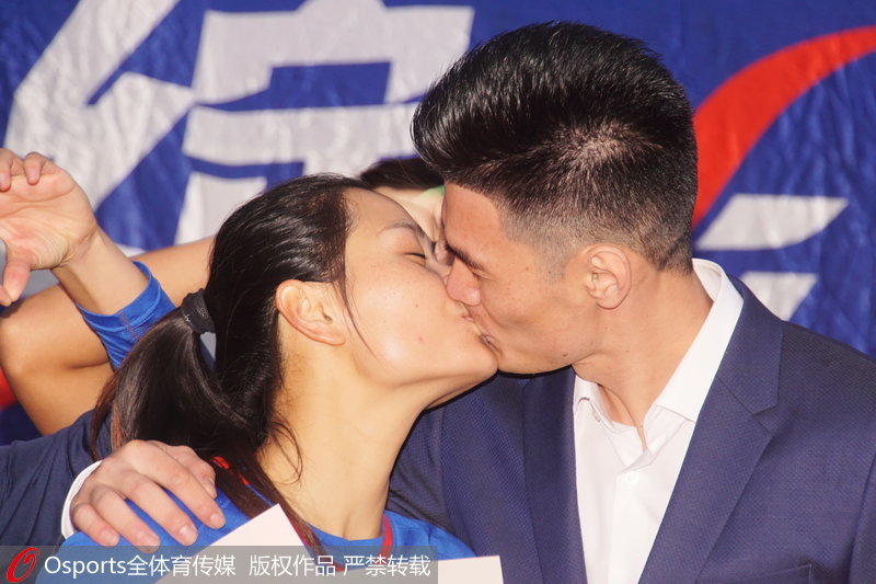 2018年10月，女超联赛第14轮，上海队队员邱芳芳被男友求婚成功。