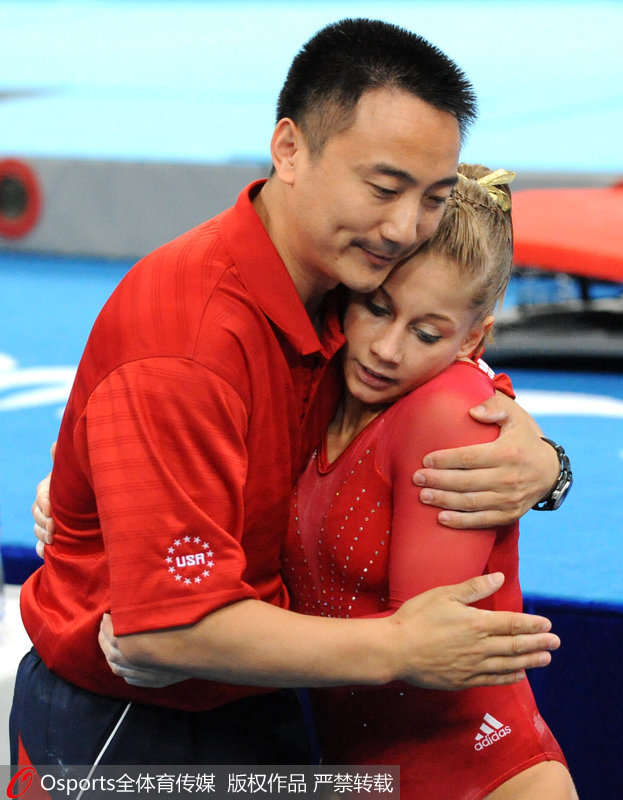 喬良與肖恩。美國體操名將肖恩在職業生涯中，最感謝的人當屬他的教練喬良。這位來自中國的教練慧眼識珠，不僅發現了肖恩的天賦，還成功把她帶到奧運會冠軍的領獎台上。