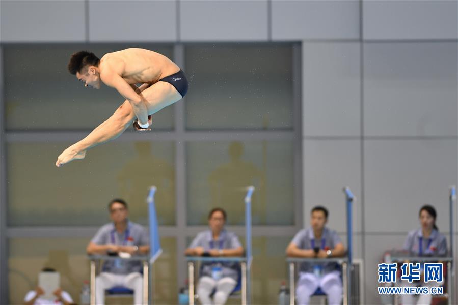 10月6日，北京水立方隊選手曹緣在男子十米跳台半決賽中，最終他以548.60分排名第二的成績晉級決賽。新華社記者 王曉 攝