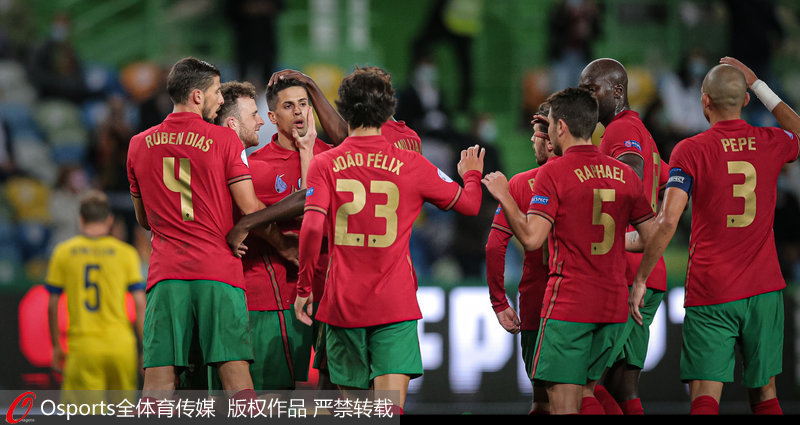 葡萄牙隊員慶祝進球