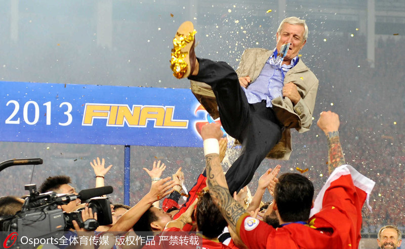 2013年11月9日，2013年亞冠聯賽決賽，廣州恆大奪冠慶祝，隊員們將主教練裡皮高高拋起。
