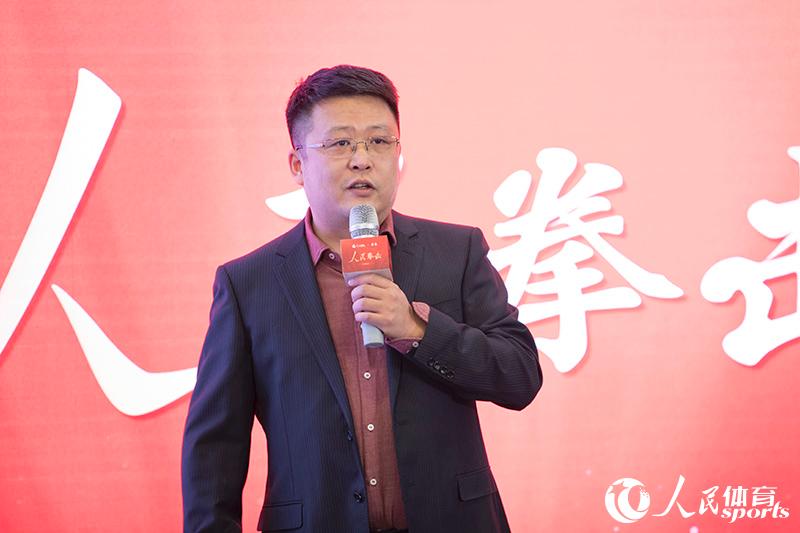 人民體育融合產業中心主任潘浩介紹“人民拳擊”。