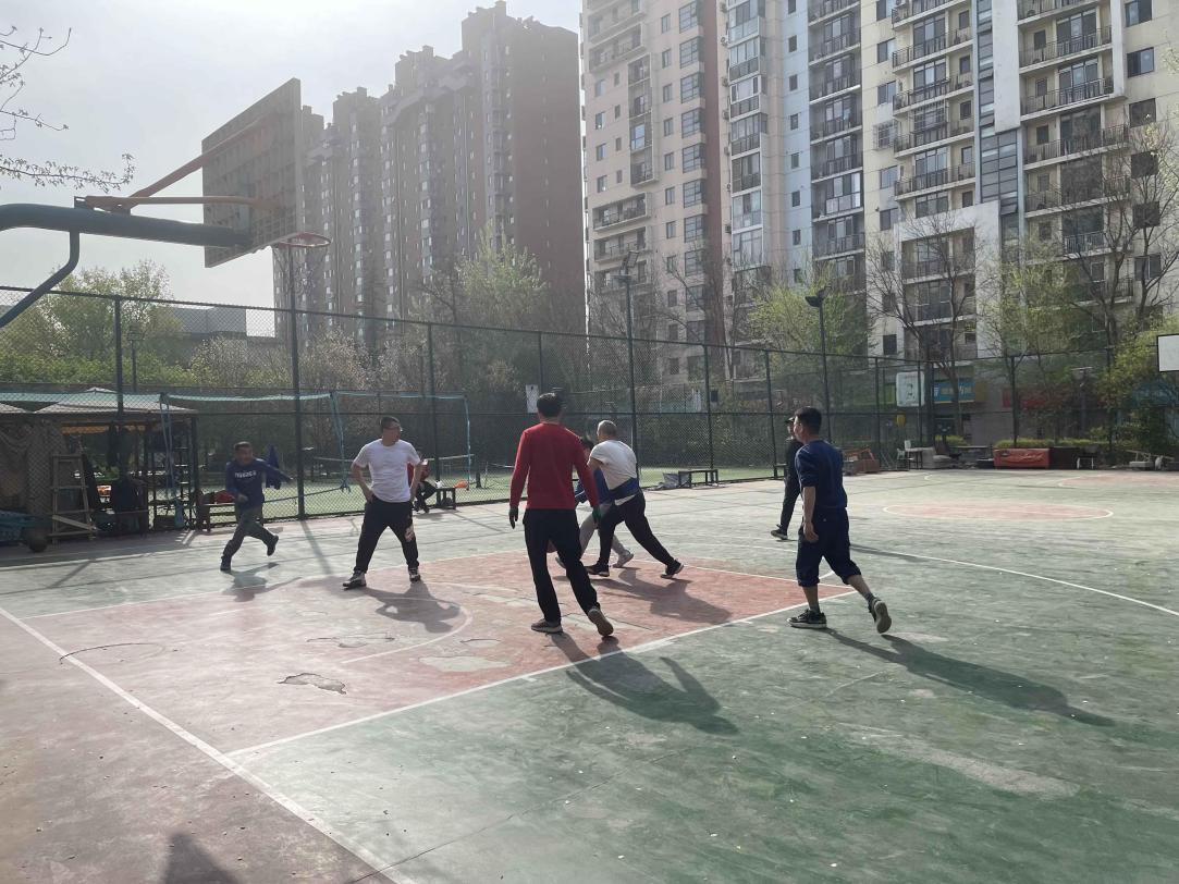 北京市朝陽區百子灣附近的社區籃球場。人民網記者 郝帥攝