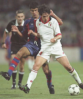 人民网-1994年AC米兰4比0大胜巴塞罗那称王