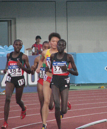 [组图]宋立伟突破记录 力夺女子3000米铜牌 (3