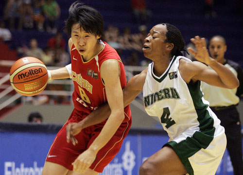 [组图]中国女篮大胜尼日利亚 晋级世锦赛12强 