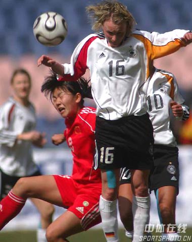 [组图]四国邀请赛 中国女足0-0德国暂列第一 (4
