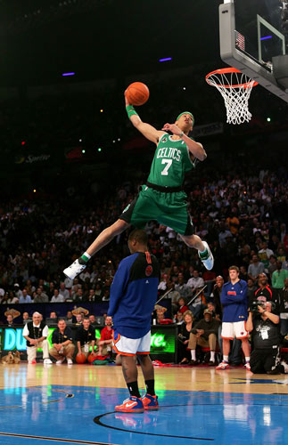 NBA全明星扣篮大赛 格林极限飞跃终夺冠 (3)