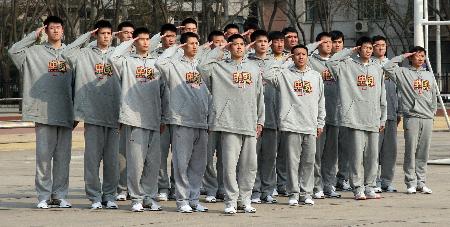 [组图]中国男篮结束军训 4天令国家队身生军威