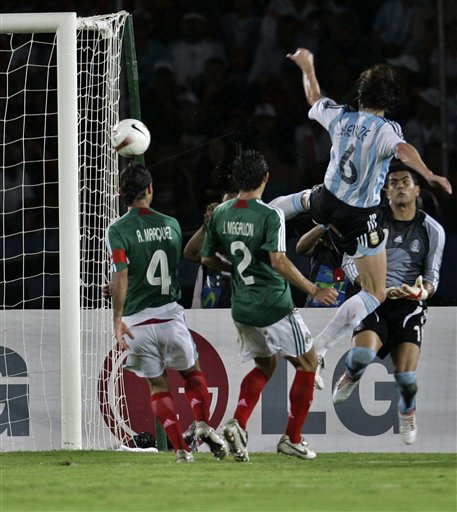 [组图]美洲杯阿根廷3-0进决赛 梅西献神奇进球