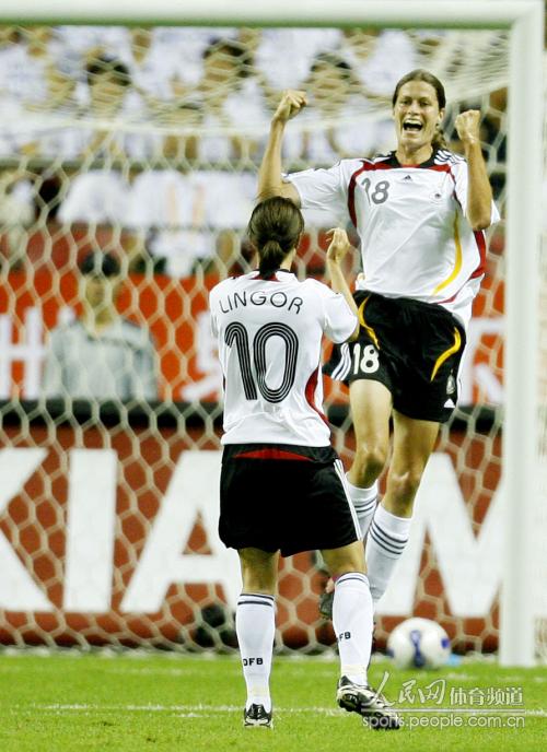 [组图]2007年女足世界杯揭幕战-德国11-0阿根