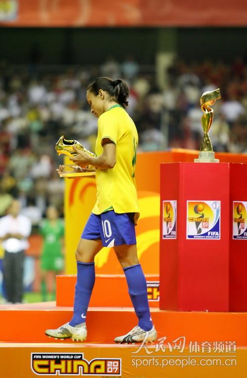 [组图]2007女足世界杯颁奖 玛塔荣获金靴奖