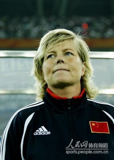 多曼斯基正式告别中国女足 足协开始选拔新主帅