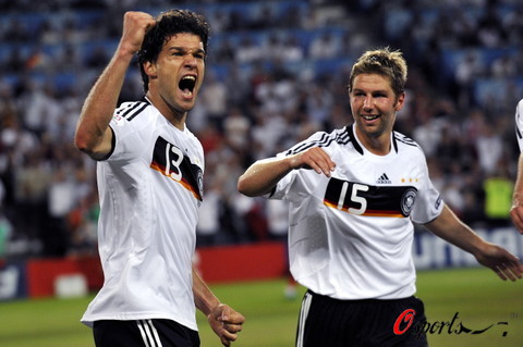 [组图]德国3-2险胜葡萄牙 日耳曼战车率先晋级