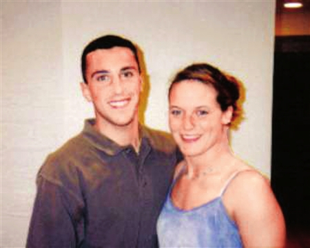 偷拍大学女运动员更衣室 美国一男体操教练被