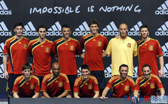 西班牙联合会杯球衣发布 欧洲冠军新衣竟穿旗