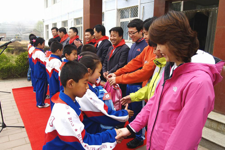 北京市体彩管理中心与九渡河小学开展共建活动