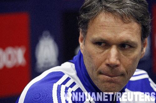 范巴斯滕宣布辞去荷甲阿贾克斯队主教练职务