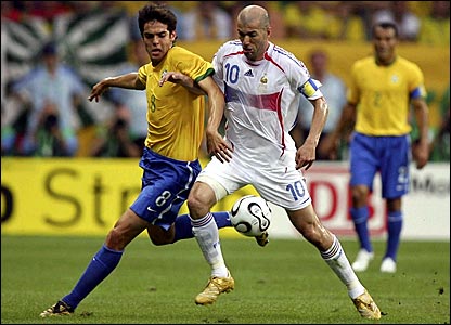 齐达内亲口承认:卡卡已签约皇马 希望他穿上5