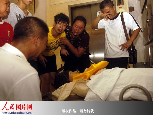 组图:重庆足球教练打伤学生致其死亡