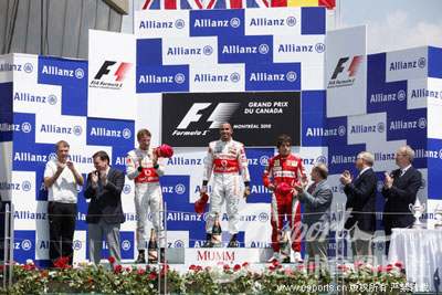 [组图]F1加拿大大奖赛颁奖仪式 开心洒香槟