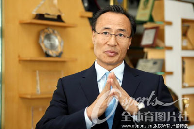 [组图]韩国教头朴成华入主大连 欲带实德杀入四