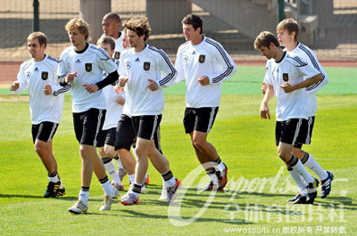 2010南非世界杯--[组图]德国队加紧备战阿根廷