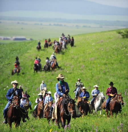 《马术》杂志和内蒙古牙克石凤凰旅游有限责任