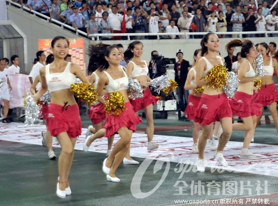 啦啦队热舞助威