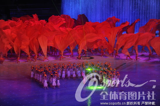 [组图]广州亚运会开幕式文艺表演 盛开的木棉花