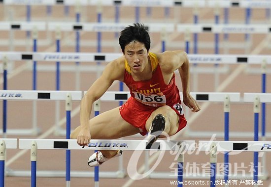 男子110米栏刘翔预赛第一晋级 决赛争取跑进1