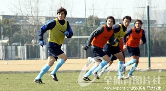 天津泰达康桥基地备战新赛季 李玮峰训练投入