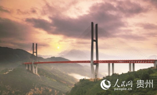 世界第一高橋——杭瑞高速水城都格北盤江大橋。甘蒙蒙 攝