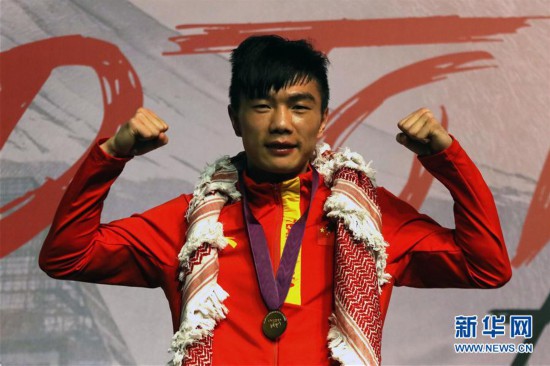 （體育）（1）拳擊——奧運會資格賽男子48-52公斤級：中國選手胡建關奪冠