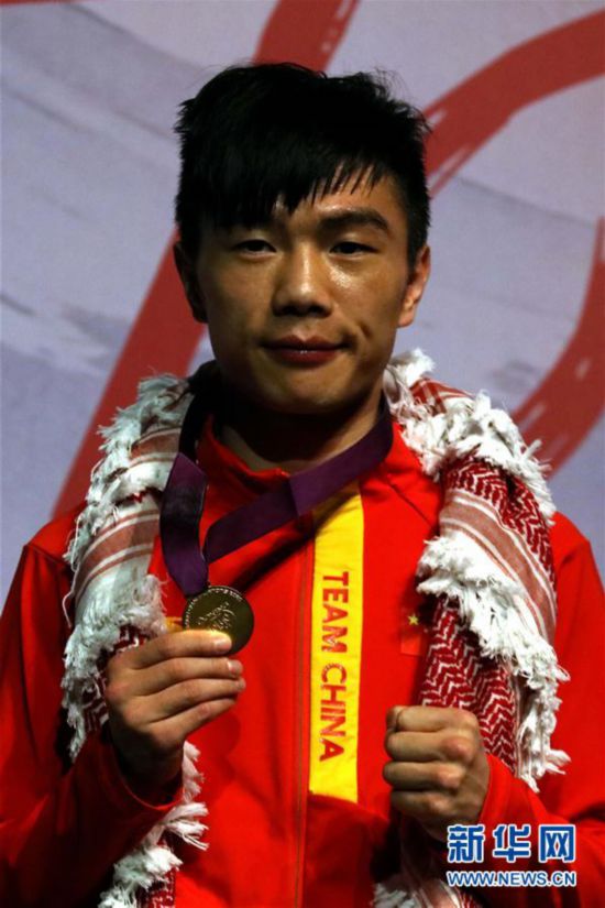 （體育）（2）拳擊——奧運會資格賽男子48-52公斤級：中國選手胡建關奪冠